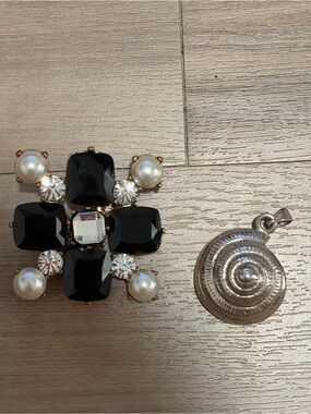 Elegant Black Crystal & Pearl Brooch - Women Jewelry
